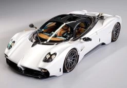 Pagani Utopia Pearl White With Display Case In 1:18 Scale