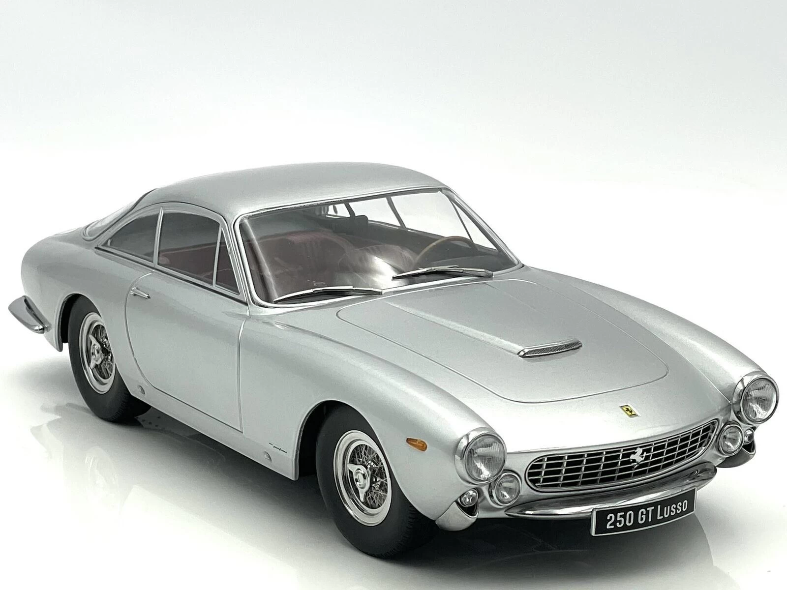 1962 Ferrari 250 GT Lusso Silver In 1:18 Scale 6 1962 Ferrari 250 GT Lusso Silver In 1:18 Scale - Image 4