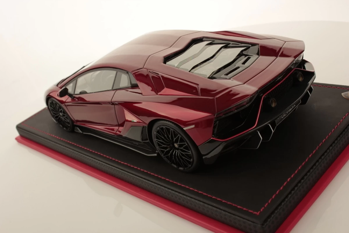 Lamborghini Aventador Ultimae Rosso Efesto In 1:18 Scale By MR Collection 6 Lamborghini Aventador Ultimae Rosso Efesto In 1:18 Scale By MR Collection - Image 4