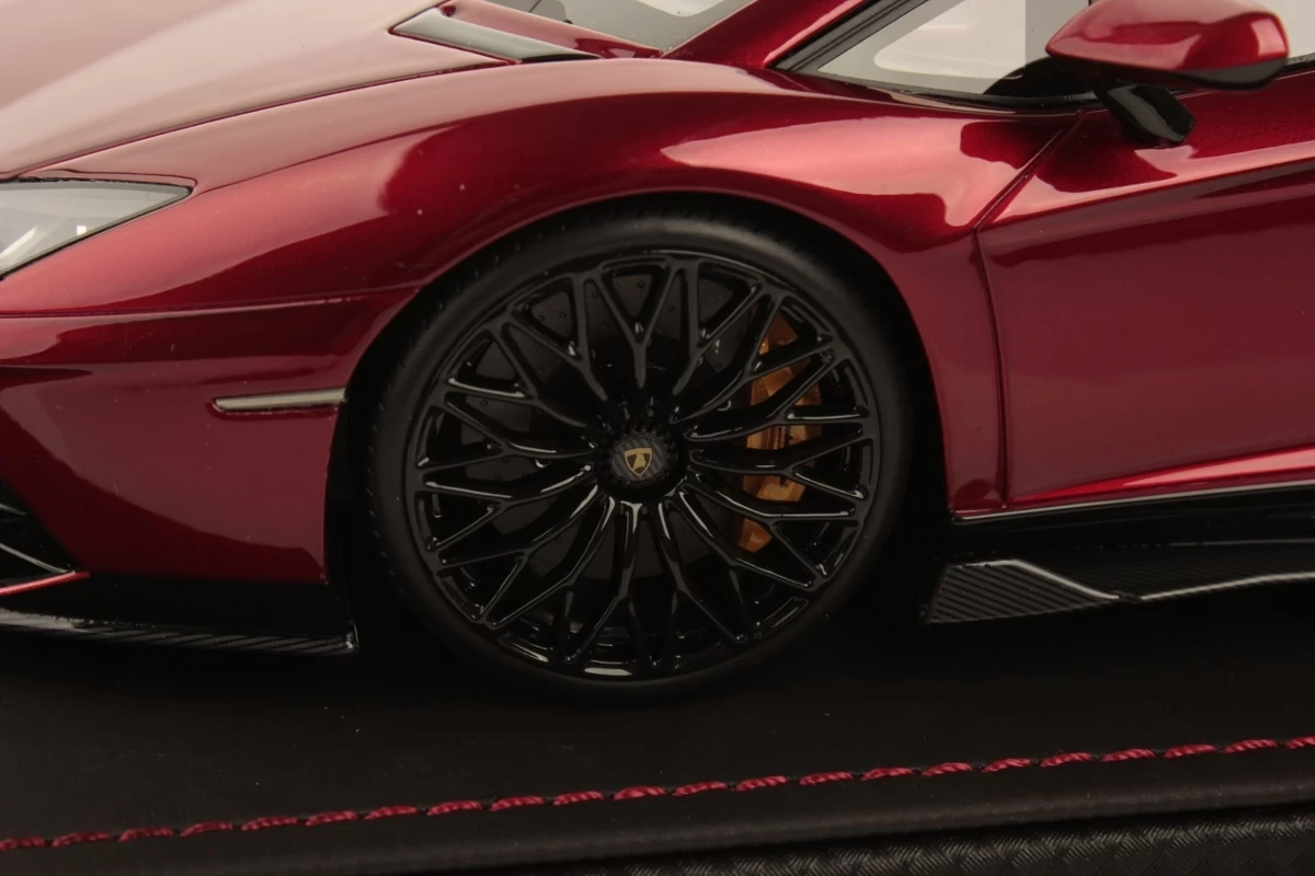 Lamborghini Aventador Ultimae Rosso Efesto In 1:18 Scale By MR Collection 7 Lamborghini Aventador Ultimae Rosso Efesto In 1:18 Scale By MR Collection - Image 5