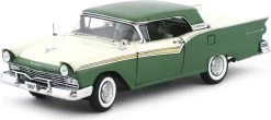 1957 Ford Fairlane Skyliner, Green In 1:24 Scale By Danbury Mint