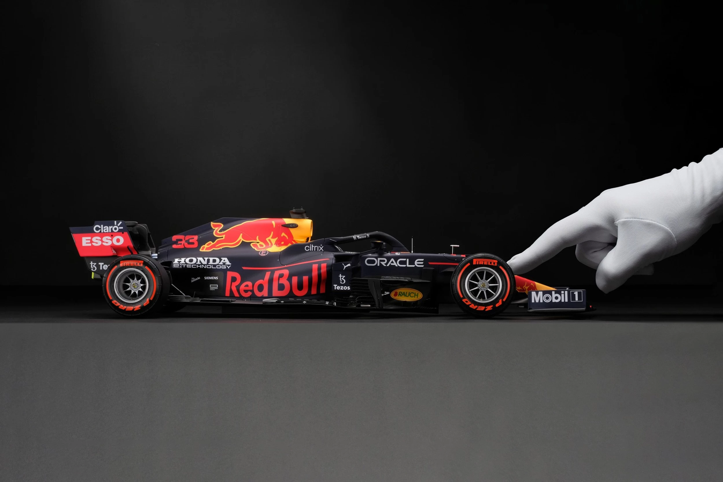 Max Verstappen's 2021 World Championship Winner RED BULL RB16B ABU DHABI GRAND PRIX In 1:18 Scale 4 Max Verstappen's 2021 World Championship Winner RED BULL RB16B ABU DHABI GRAND PRIX In 1:18 Scale - Image 2